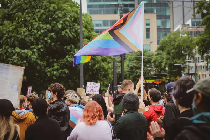 Existir é resistir: como pessoas trans e não-binárias estão construindo poder político desde as margens