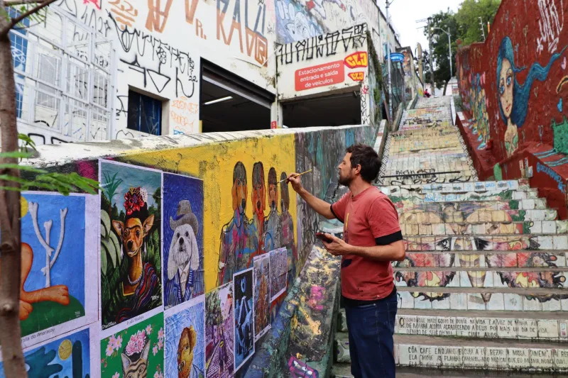Tinta, voz e asfalto: os coletivos que fazem da rua um palco de resistência
